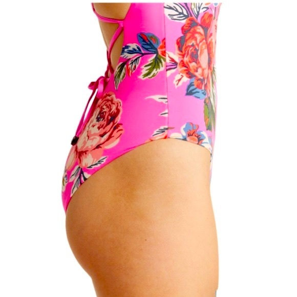 NWT Maaji Reversible Flower
Garden Heavenly Lace-Up One-Piece Swimsuit -Sz S - Picture 3 of 6